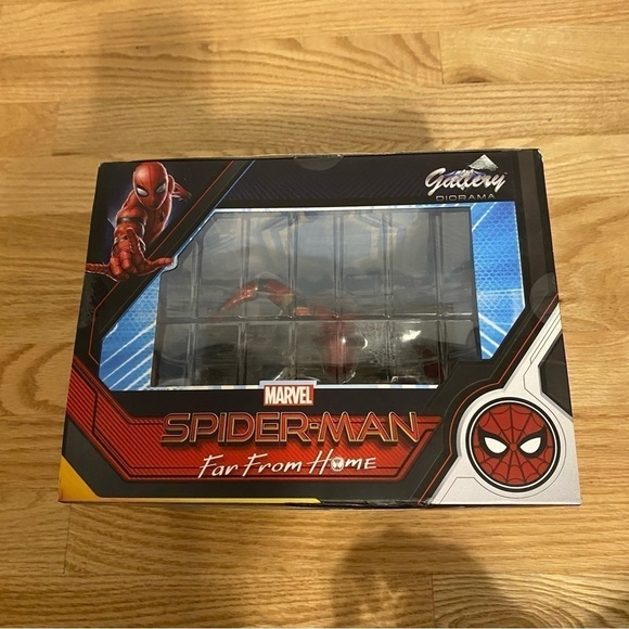 Disney Store Spider-Man PVC Diorama Far From Home NEW Figure Gallery - Picture 4 of 6